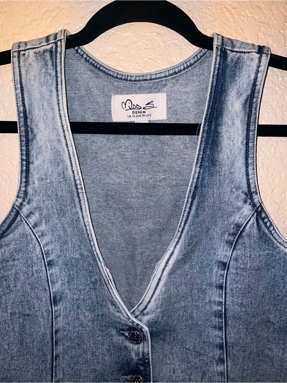 NWT Denim Crop Button-Front Vest - Light Wash - Picture 2 of 3